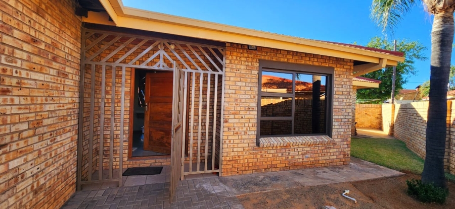 3 Bedroom Property for Sale in Hillcrest Northern Cape